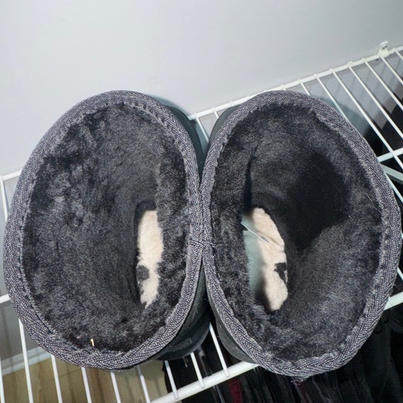 Classic Black Women's Boots - Picture 5 of 10